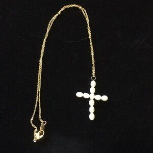 Gold chain pearl necklace